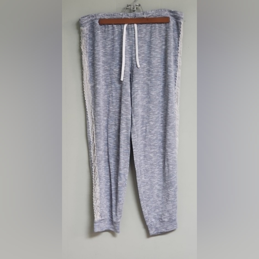 Simply Vera Vera Wang Gray/White sweat pants/lounge wear Size L Lace detail